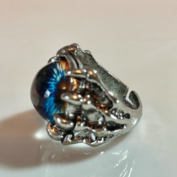 Silvertone Fashion Goth Dragon’s Eye Ring Mounted in Skeletal Hands Adj. 9 1\2+ - Picture 2 of 5